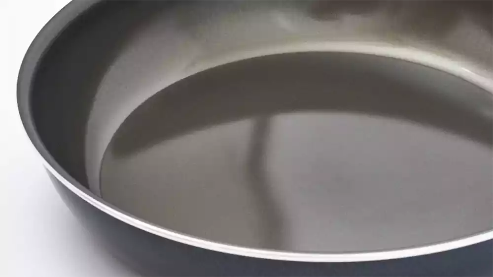鏡ののようにツルツルしたSURUTTOの表面。