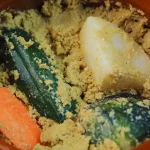 陶器の容器に入れたぬか漬け。